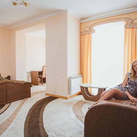Andinna Hotel تشيرنيفتسي المظهر الخارجي الصورة