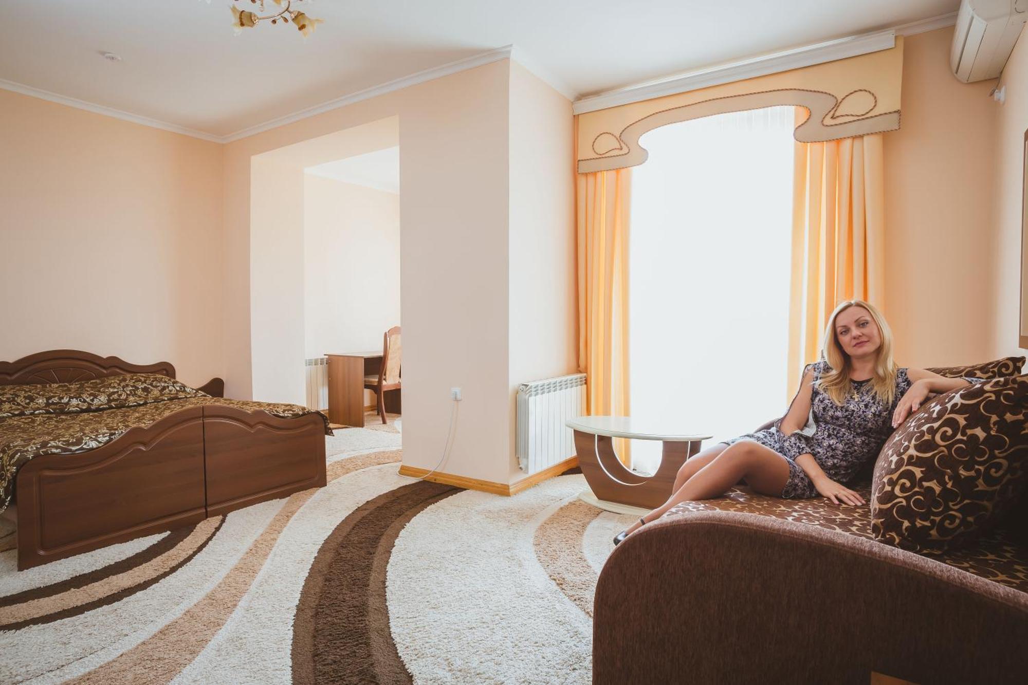 Andinna Hotel تشيرنيفتسي المظهر الخارجي الصورة