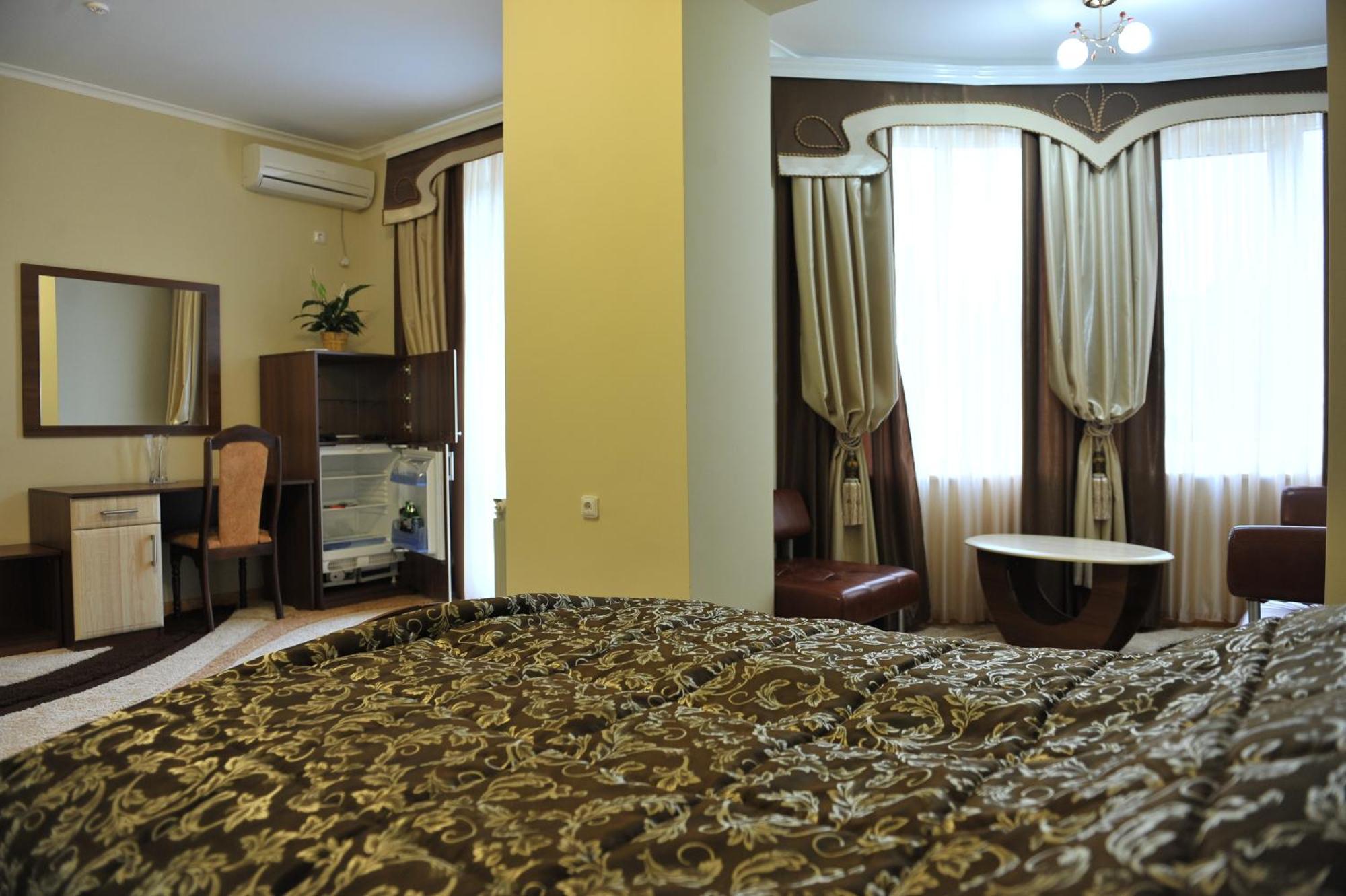 Andinna Hotel تشيرنيفتسي المظهر الخارجي الصورة
