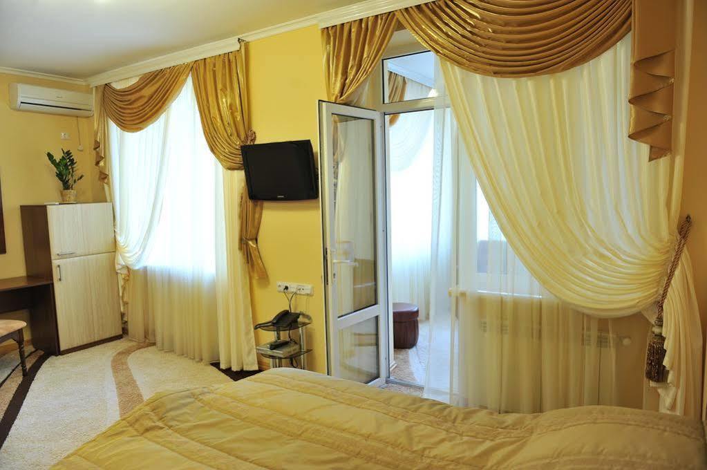 Andinna Hotel تشيرنيفتسي المظهر الخارجي الصورة